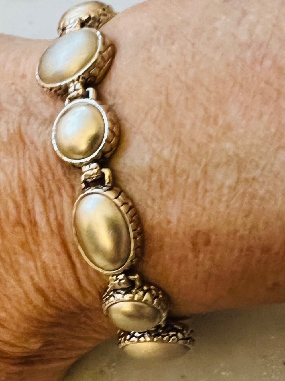 Liz Claiborne Vintage Matte Gold Tone Oval Link Marked Bracelet
